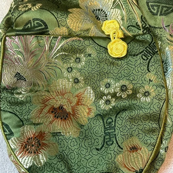 Elegant Green Floral Shoulder Bag - Picture 6 of 7
